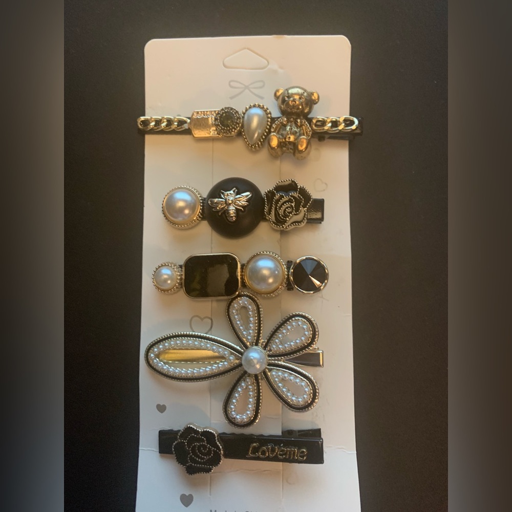 Black and white hair clip theme